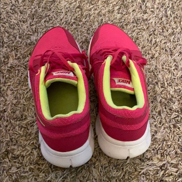 Pink/Neon Nike Youth Size 6.5 shoes - Picture 3 of 7